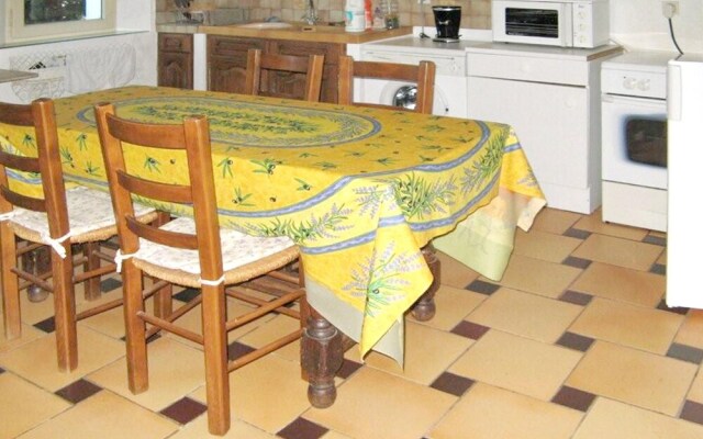 Apartment With one Bedroom in Saint-rémy-de-provence, With Pool Access