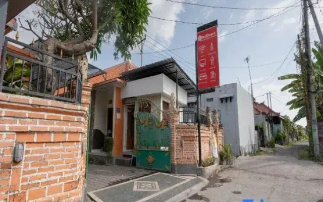 RedDoorz near Buleleng Harbour 2