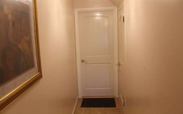 Cozy, Classy Duplex near NYC