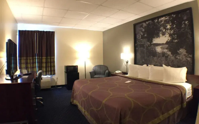 Super 8 Liverpool/ Syracuse Area