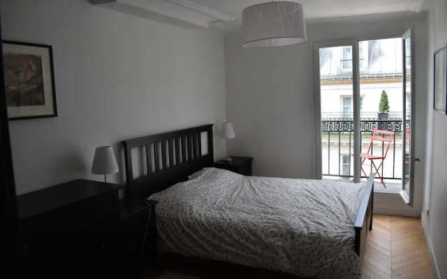 Charming 1 Bedroom Apartment With Balcony