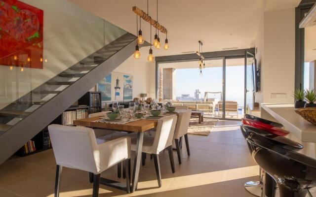 2260-Luxury villa with private pool and seaview