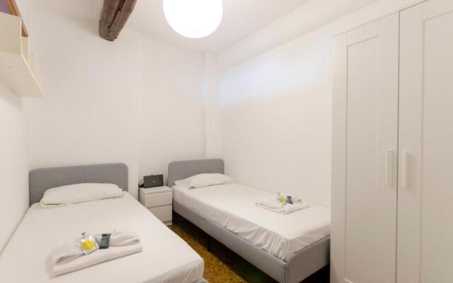 JOIVY Sunny 2-Bed Flat Near Aquarium