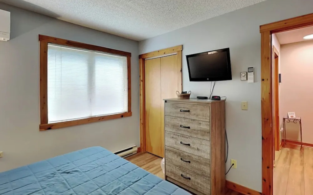 Sunplace 30 by Taylor Made Deep Creek
