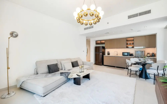 Exclusive 2BR Downtown Apt w Burj Khalifa Views