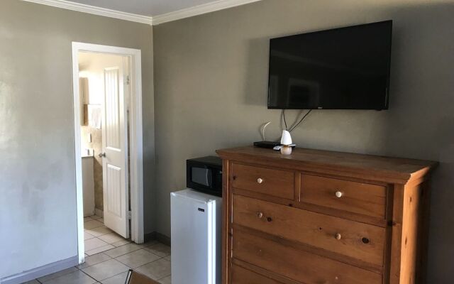 Sunshine Village Motel