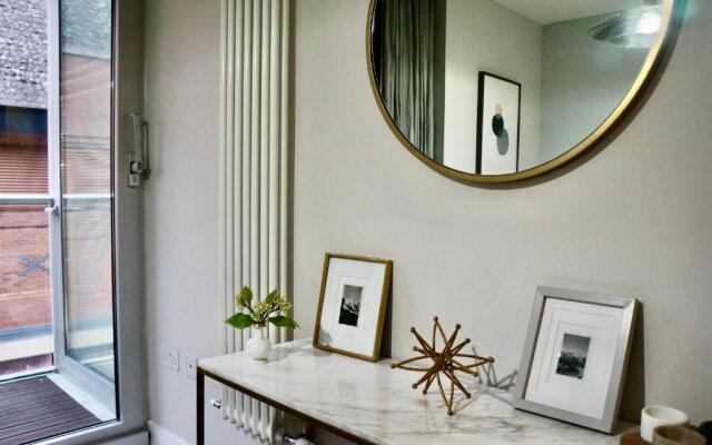 Stylish Highcross 1bed Apartment- Central