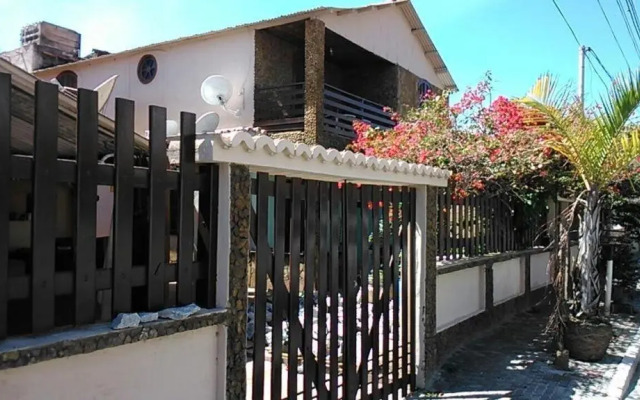 Casa térrea a 2 min da praia dos anjos