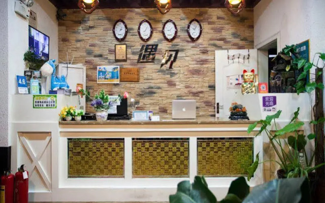 Zhangjiajie Meet Themed Inn