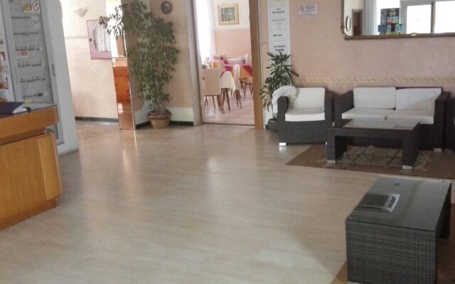 Hotel Carol