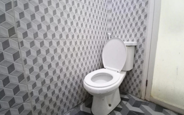 RedDoorz @ Luxury Homestay near Aloha Waru Surabaya