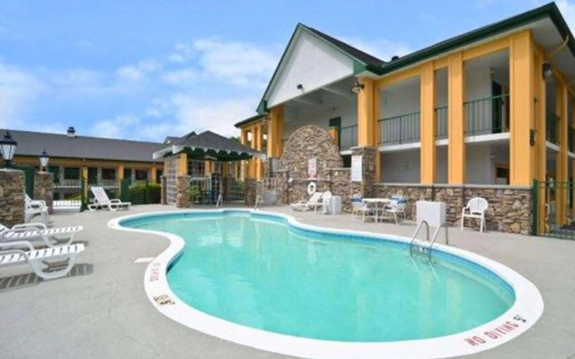 Quality Inn & Suites Biltmore East