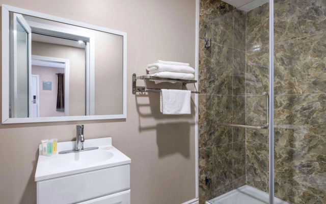 Super 8 By Wyndham Niagara Falls On