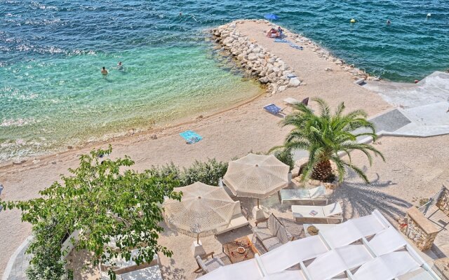 Livingstone Beach House