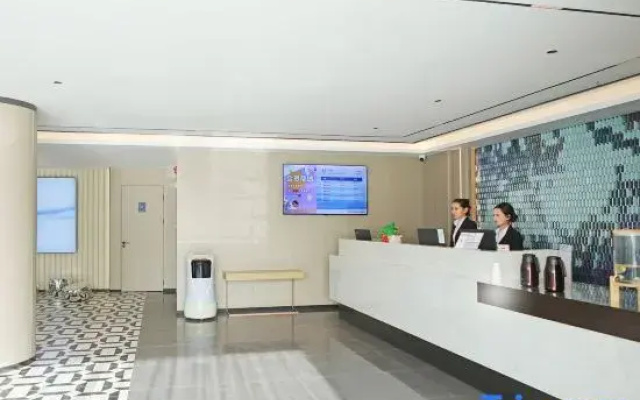 OKDAY Hotel (Shaya People's Square, Aksu)
