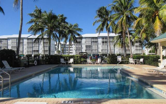 Hibiscus Pointe 564 by RedAwning