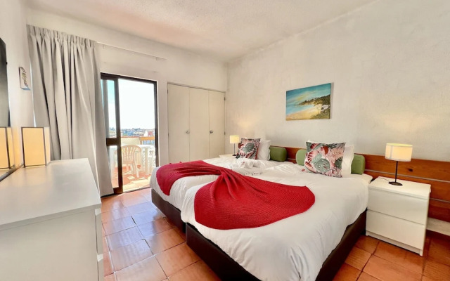 Albufeira Skylight 2 by Homing