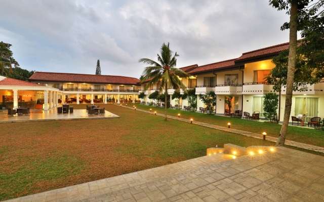 Hibiscus Beach Hotel And Villas