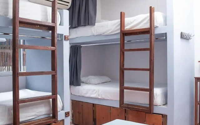 Mapache Hostel