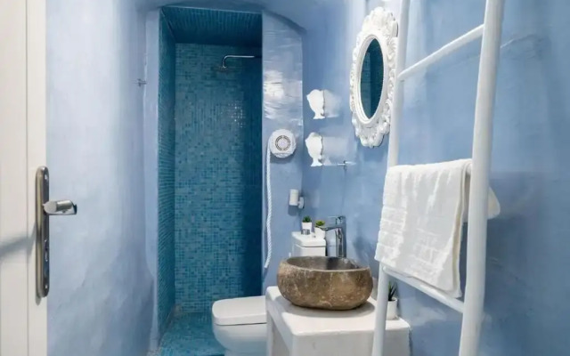 Karpimo & Fertimo Suites Santorini