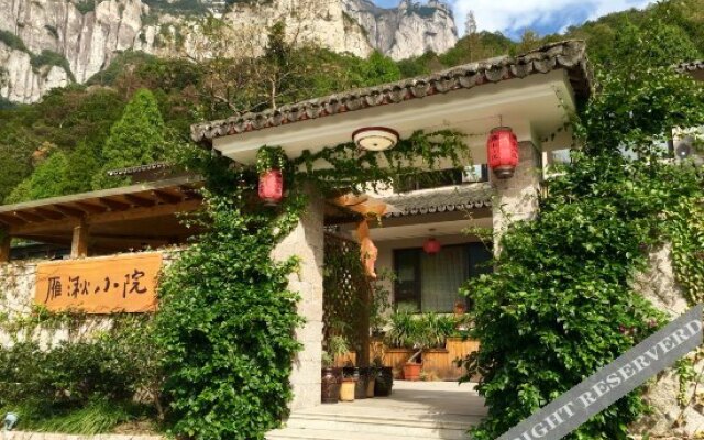 Yaqiu Courtyard Featured Hostel