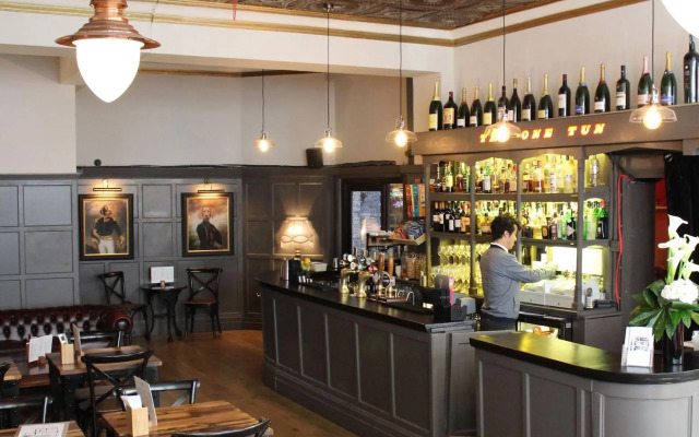 The One Tun Pub and Rooms