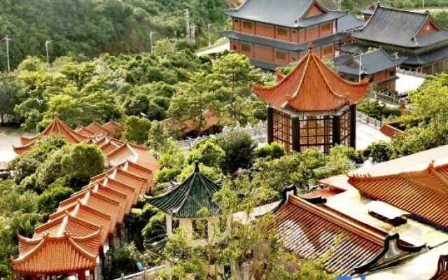 Lotus Mountain Hot Spring Resort