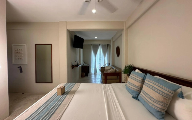 Noah Beach Hotel & Suites