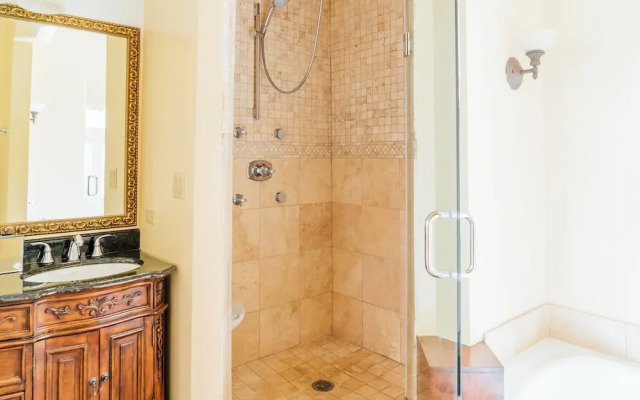 Safe Spacious Mansion Indowntown