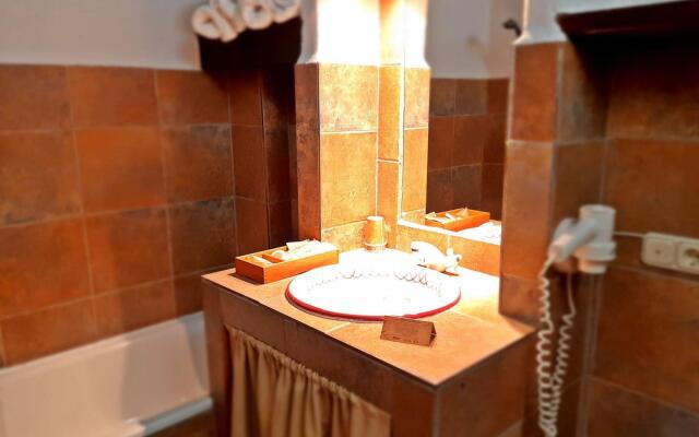 Tasteful apartment in Granada with shared pool