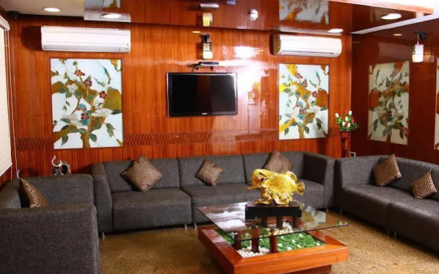 Treebo Saravana Boutique Inn