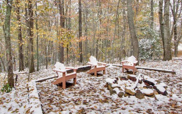 Secluded Smoky Mountain Cabin w/ Wraparound Deck!