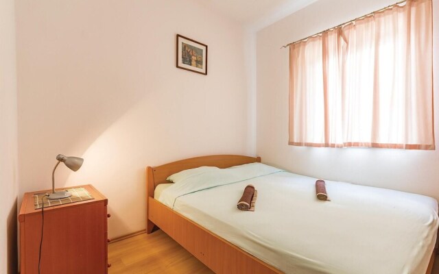 Beautiful Home in Liznjan With Wifi and 6 Bedrooms
