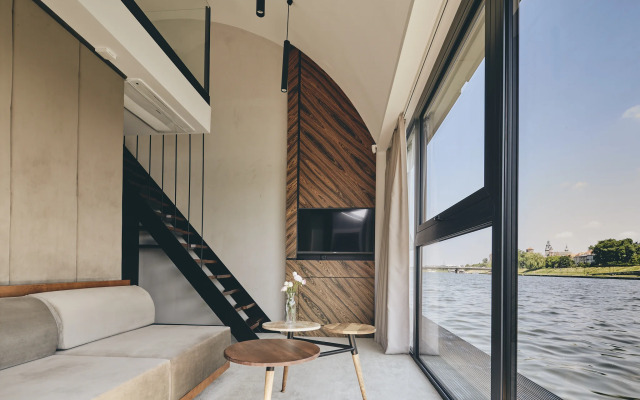 New Port Hotel