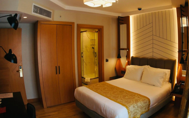 Maywood Hotel