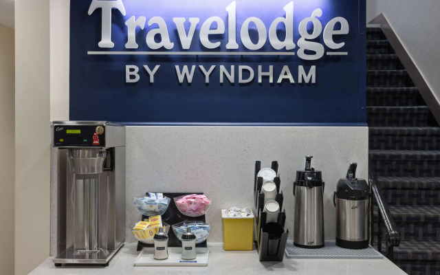 Travelodge by Wyndham Manhasset