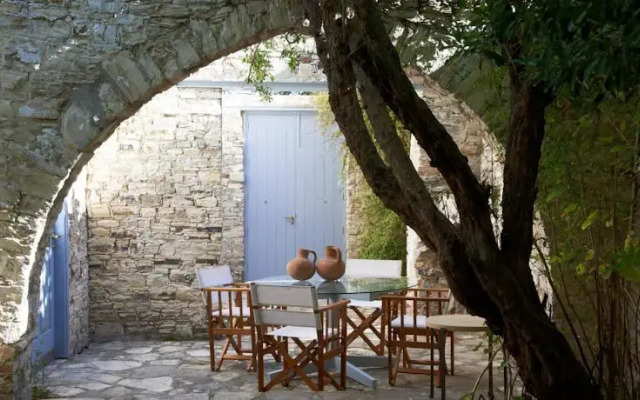 Monadiko Rural House