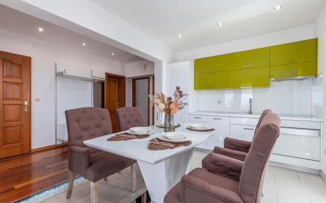 Beautiful Apartment in Povljana With Wifi and 2 Bedrooms