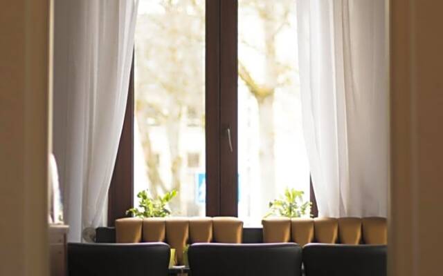 Lazarus Hotel & Restaurant