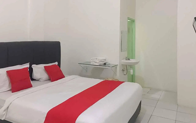 OYO 1705 Lyfriska Residence Syariah