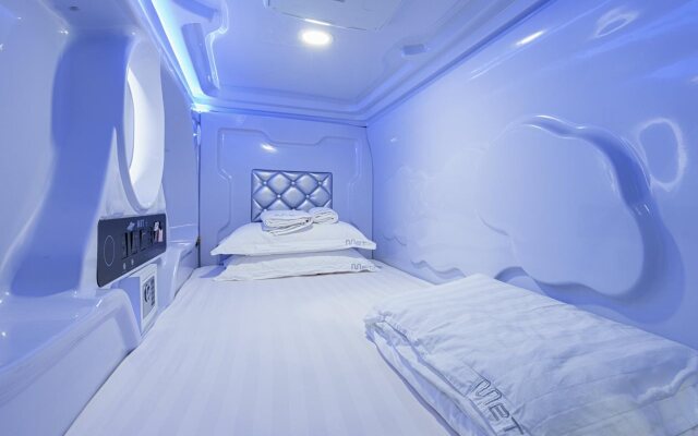 MET A Space Pod @ Boat Quay