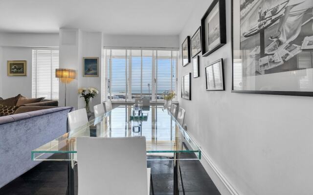 Deco Seafront - Seafront Apartment - Sleeps up to 6