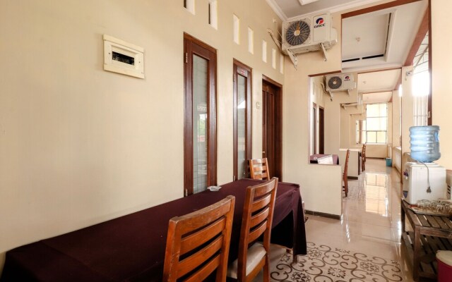 Joglo Family Hotel & Homestay