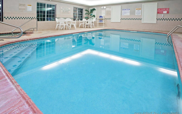 Country Inn & Suites by Radisson, Michigan City, IN