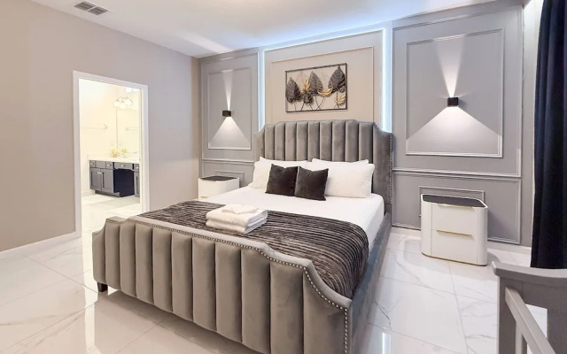 Sophisticated 9 Bedroom Close to Disney