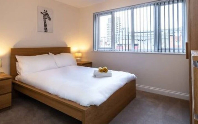 ✰OnPoint - Spacious 2 Bed Apt - FREE Parking✰
