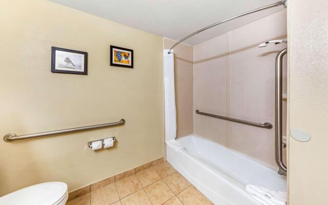 Comfort Inn & Suites Colton