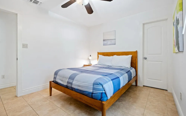 Screened-in Porch Walkable to Soco