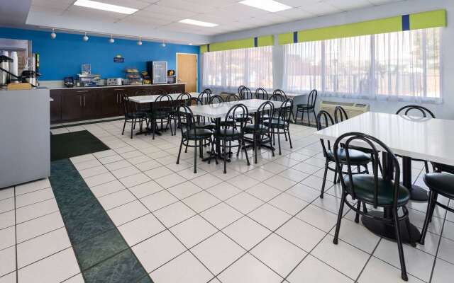 Days Inn by Wyndham Forsyth