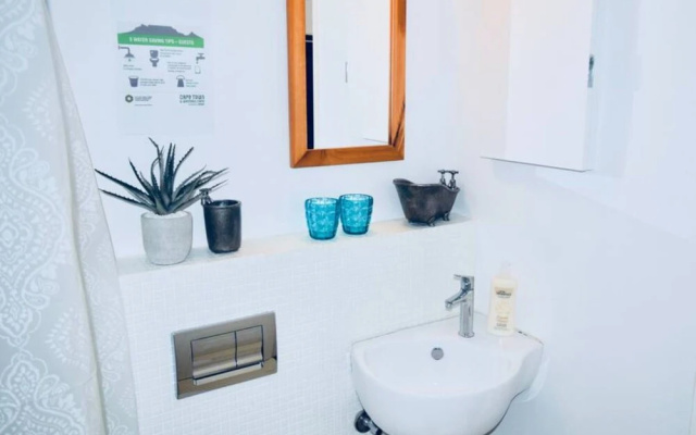 Studio Apartment in Central Cape Town With a Pool